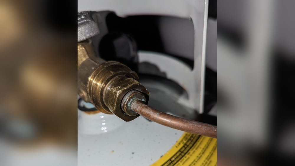 Are Gas Pipe Threads Reversed