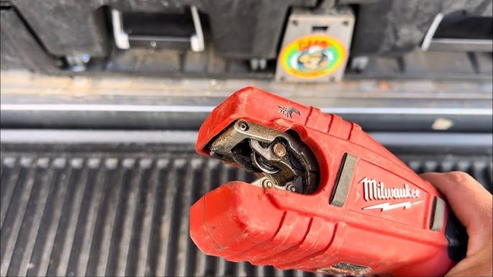 How to Change Blade on Milwaukee Pipe Cutter