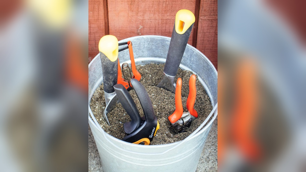 How to Clean Garden Tools