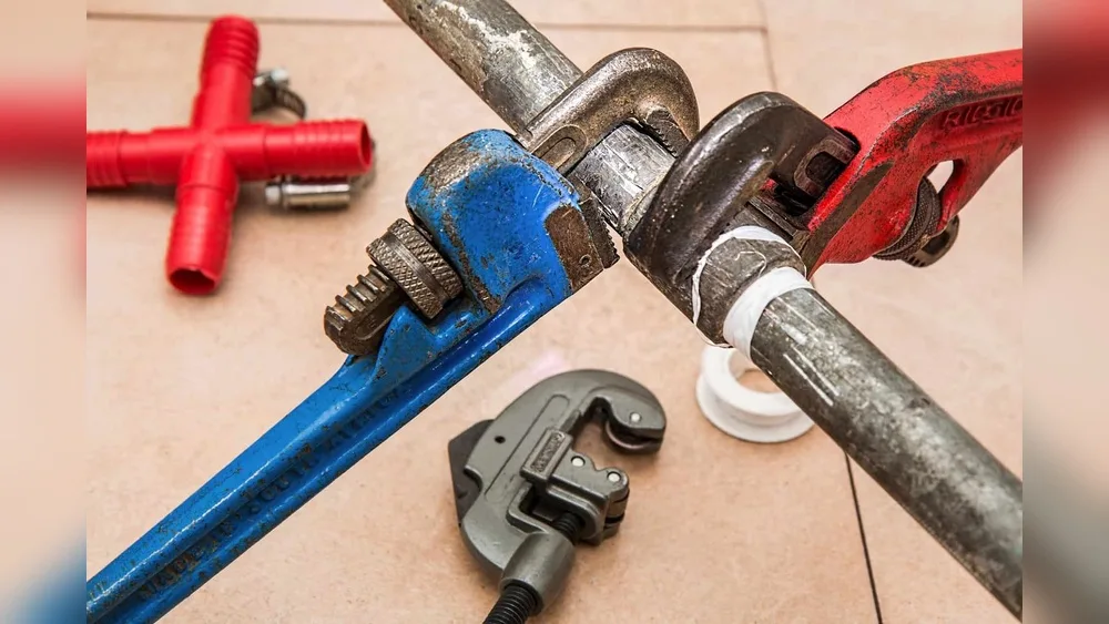 How to Fix a Pipe Wrench