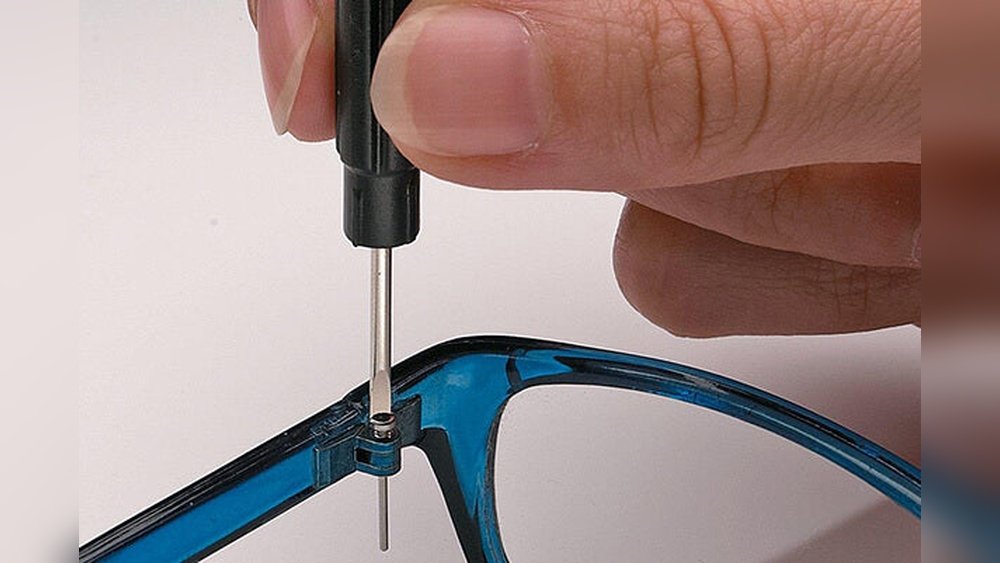 How to Tighten Glasses With Screwdriver