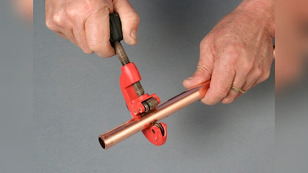How to Use a Copper Pipe Cutter