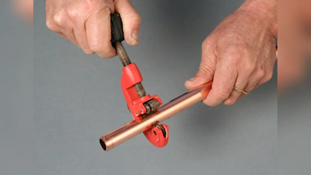 How to Use a Pipe Cutter
