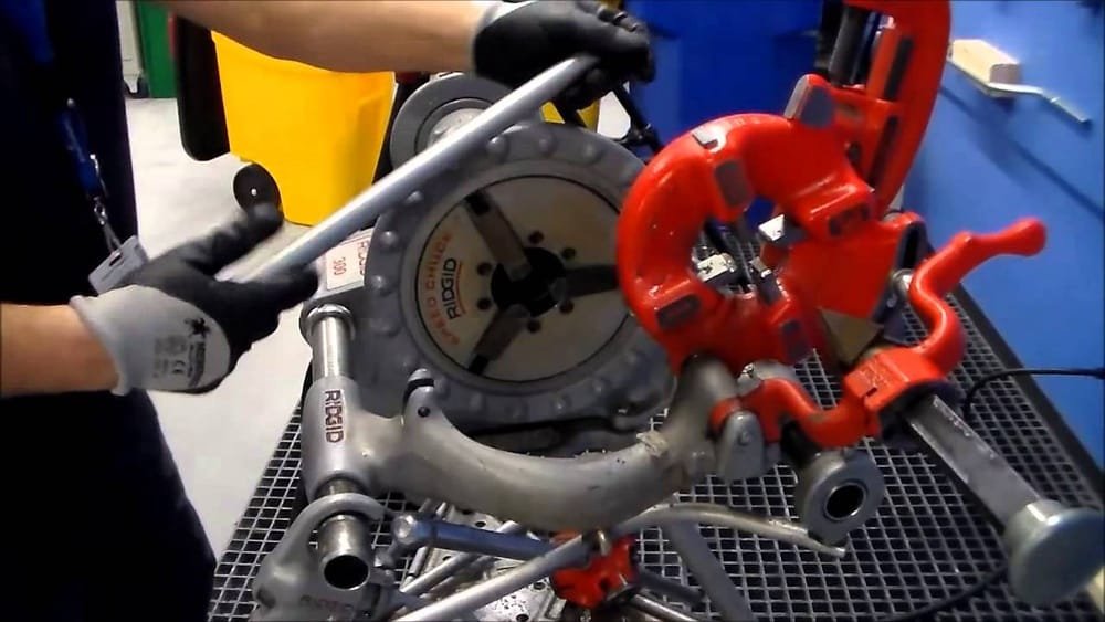 How to Use a Ridgid Pipe Threader