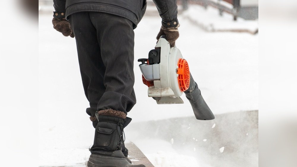 Snow Blower Vs Leaf Blower